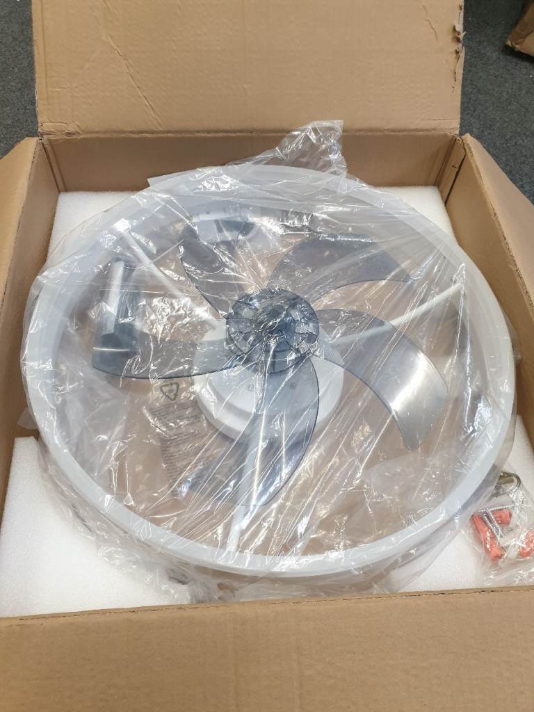 We're selling this ceiling lighting fan in cheap price good quality 