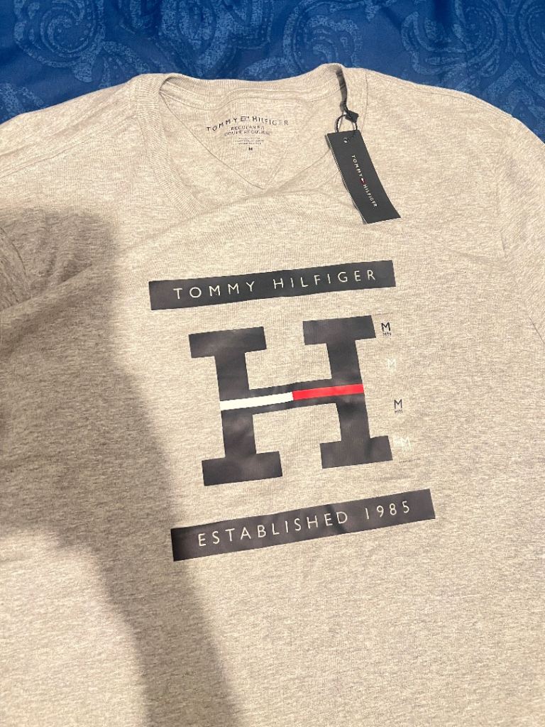 Tommy Hilfiger Grey T-Shirt – NEW with Tags