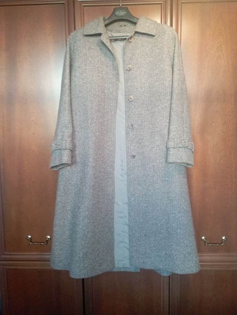 Vintage Belted Women's Herringbone Coat..Alexon Brand,Pure NeW Wool..Size 16