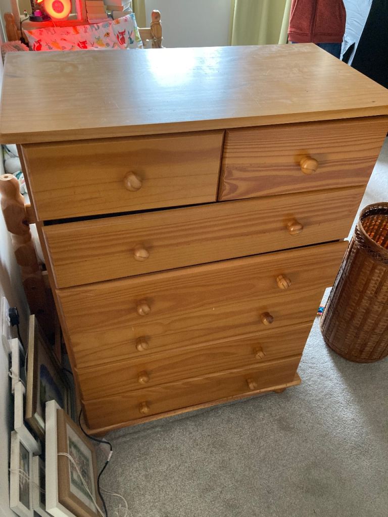 Pine Chest of Drawers – Good Condition