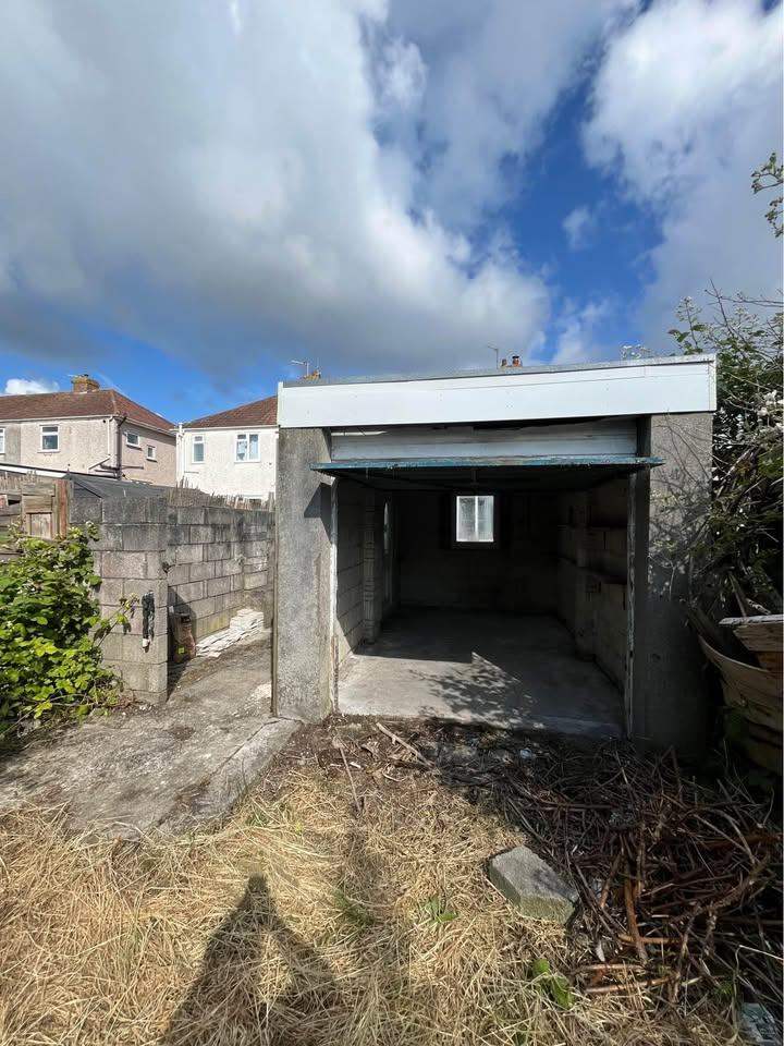 Garage Lockup with Electric to Rent
