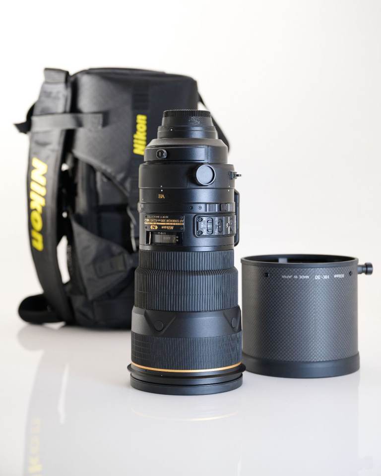 Nikon AF-S 300mm F2.8 VR prime lens mint, immaculate and pristine condition like new!