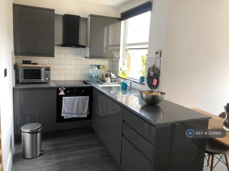 1 bedroom flat in Clonmell Road, London, N17 (1 bed) (#3011160)