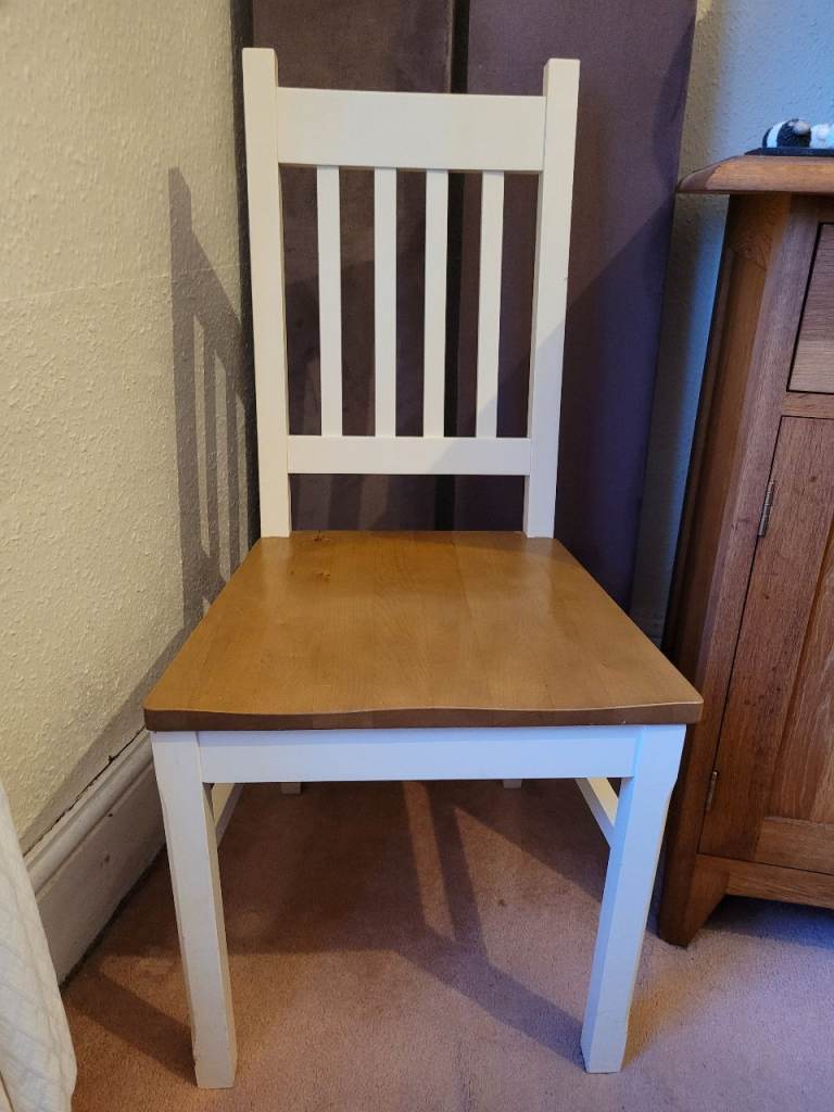 A Single Cottage Cream & Oak chair