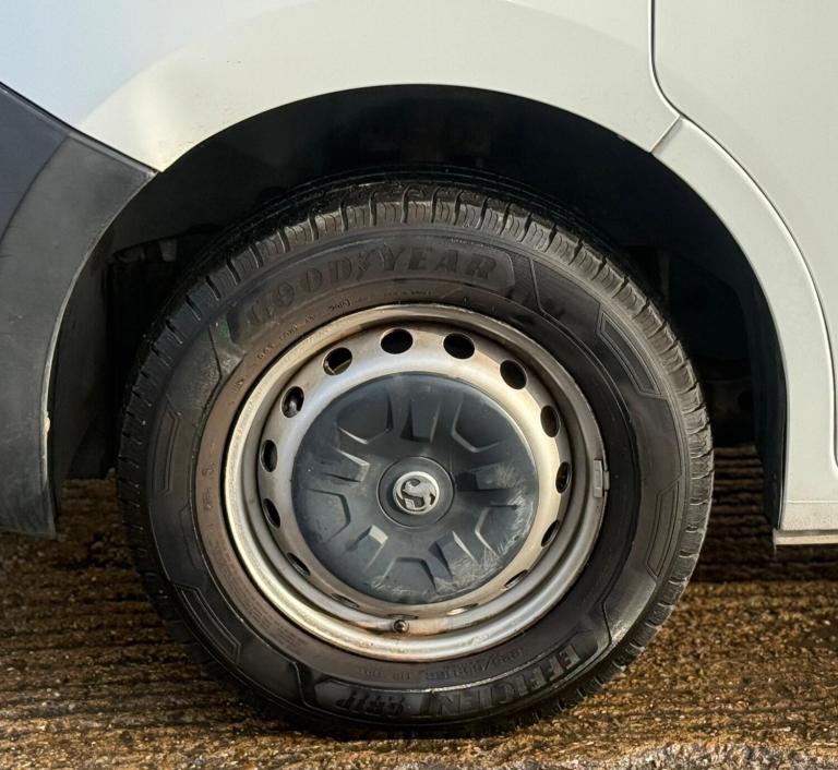 2015 Vauxhall Movano 2.3 CDTi 3500 BiTurbo ecoFLEX FWD L3 H2 Euro 5 (s/s) 5dr