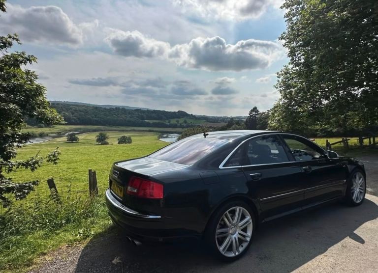 Audi S8 V10