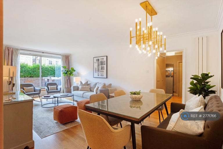 2 bedroom flat in Beatrix House, London, SW5 (2 bed) (#2771766)