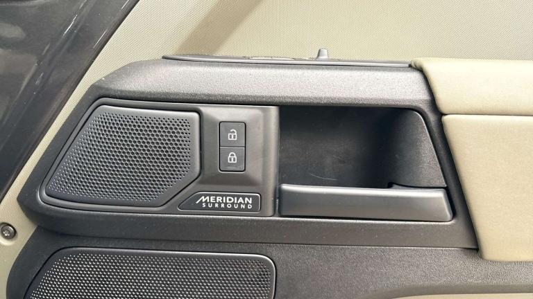 2025 Land Rover Defender 4.4 P635 Octa Edition One 110 5dr Auto SUV Petrol Automatic