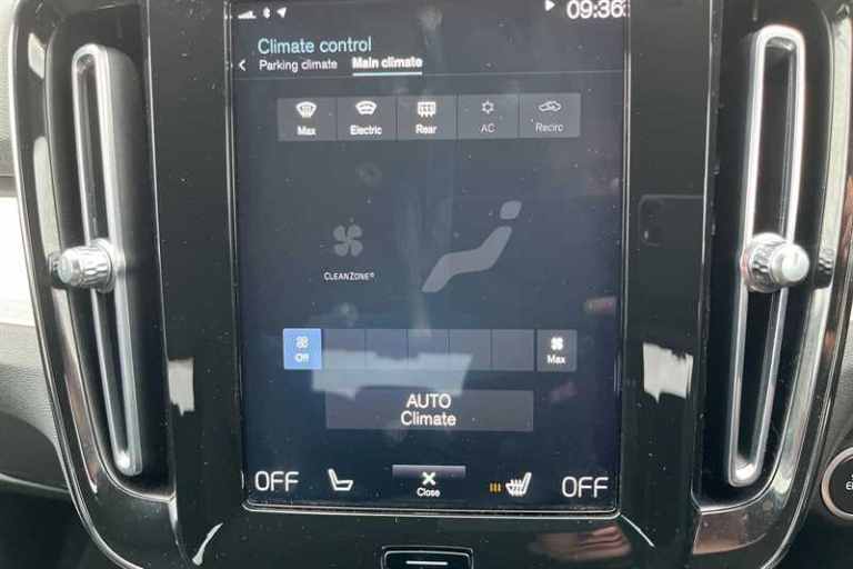 2020 Volvo XC40 2.0 D4 Inscription Pro SUV 5dr Diesel Auto AWD Euro 6 (s/s) (190 ps) SUV Diesel A...