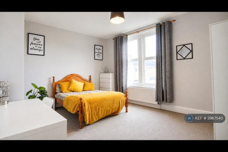 1 bedroom in Francis Avenue, Southsea, PO4 (#2967540)