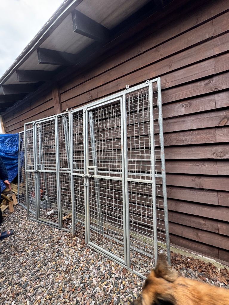 Heavy duty dog cage/run