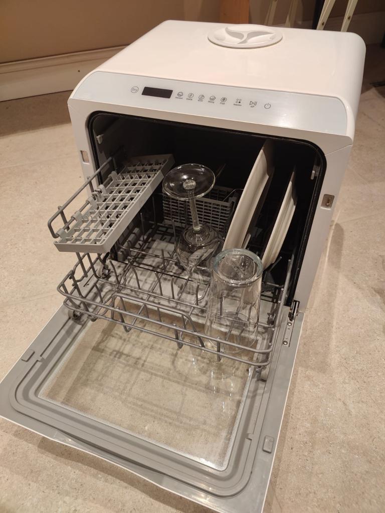 Tabletop dishwasher - like new condition