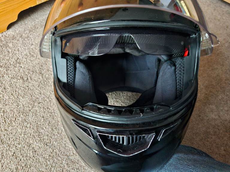 Motorcycle helmet with built-in sun visor, black, size small