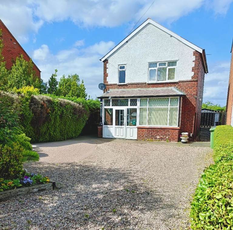 3 bed detached To Let (W'ton Penn) 