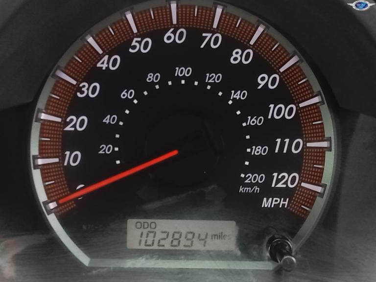 TOYOTA HILUX 2.5 D-4D Active White Manual Diesel 2016