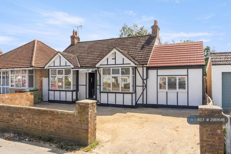 Studio flat in Kingston Road, Ashford, TW15 (#2981646)
