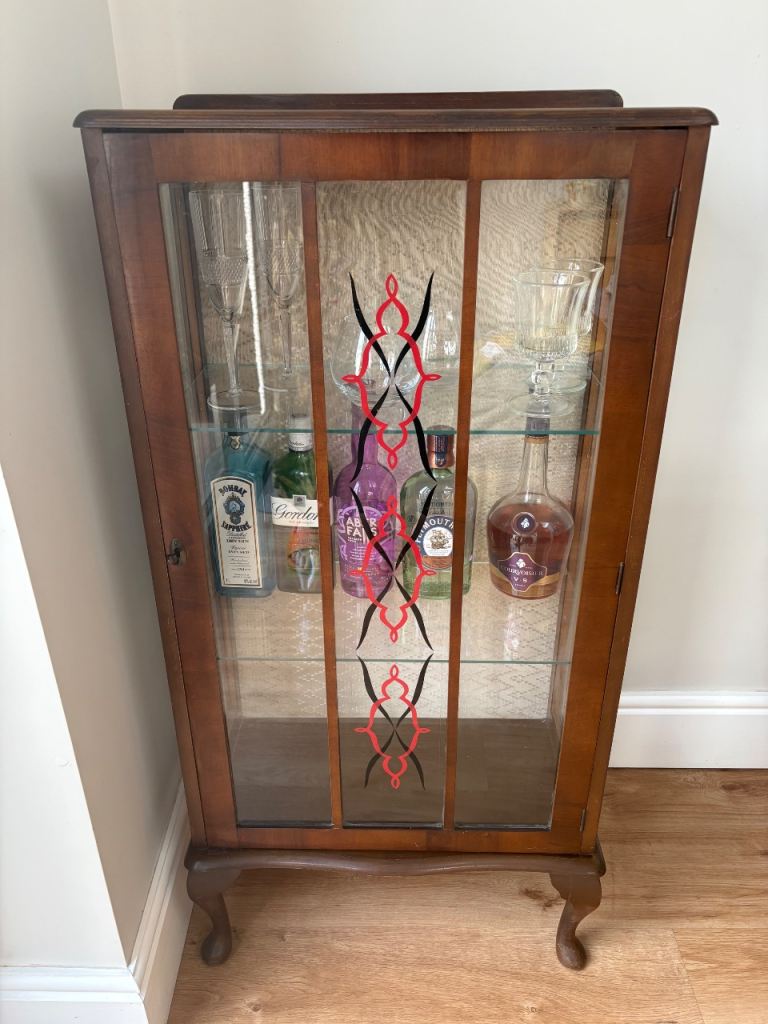 Vintage Single‑Door Drinks Cabinet – Cabriole Feet & Red/Black Geometric Glass - working key