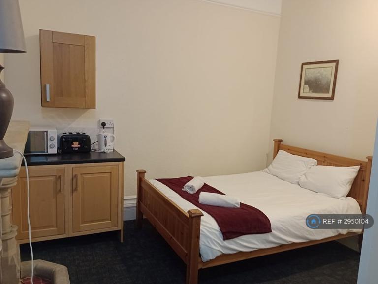 1 bedroom in Lennard Road, Folkestone, CT20 (#2950104)