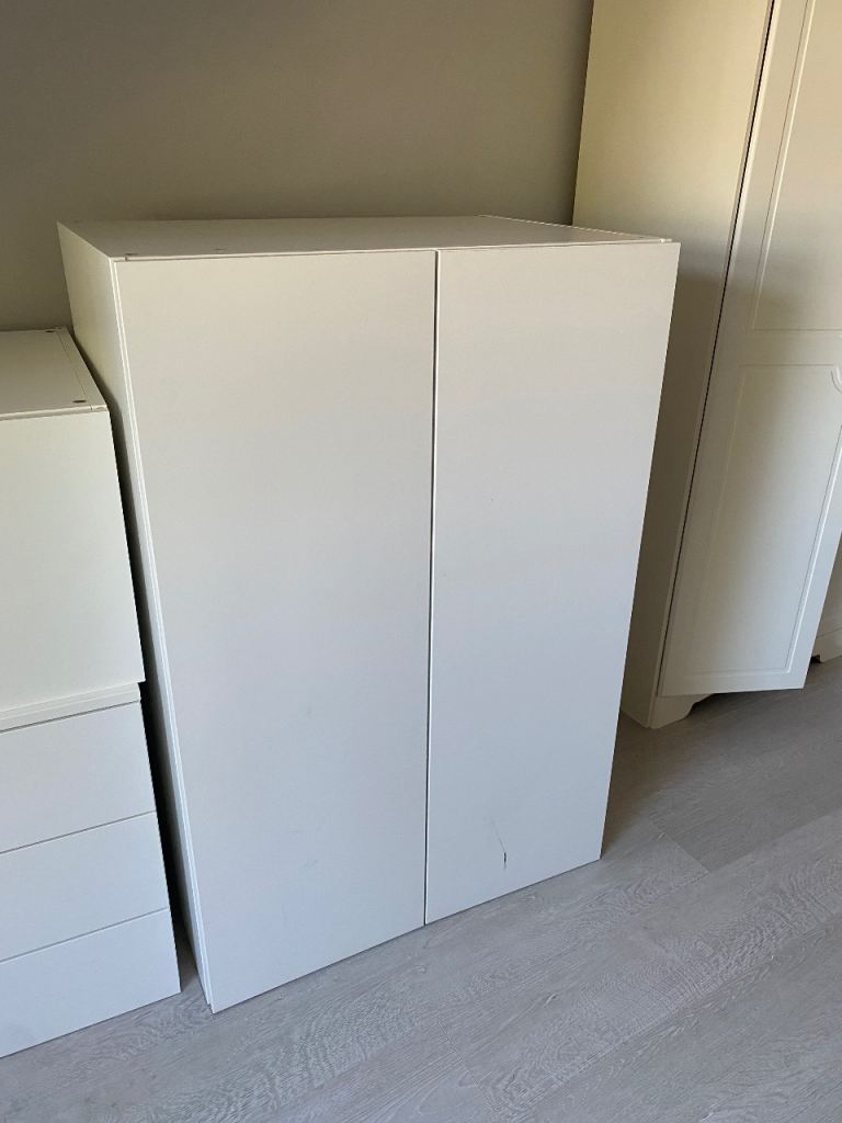 Wardrobe storage unit