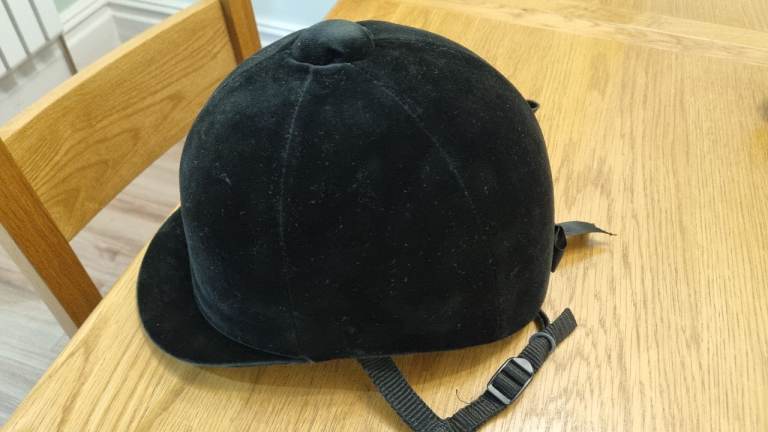 Horse riding hat with carrying bag