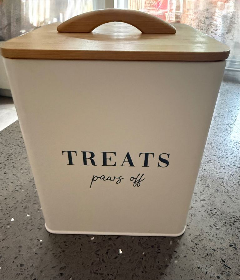 Pet Treat Tin/Storage