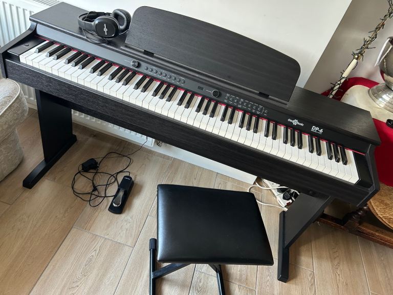 Gear4music DP-6 Digital Piano with Stool and Headphones – Excellent Condition