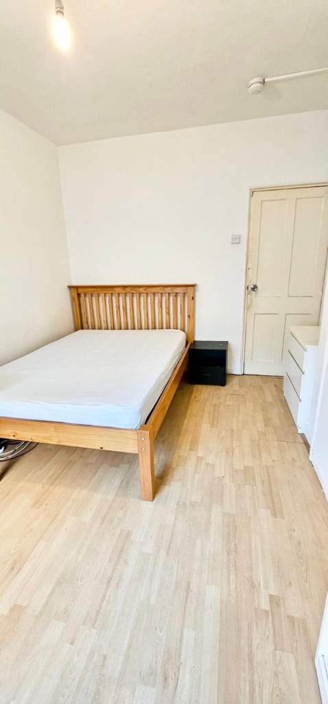 Rent Double Room - close to Aldgate & Aldgate East Station