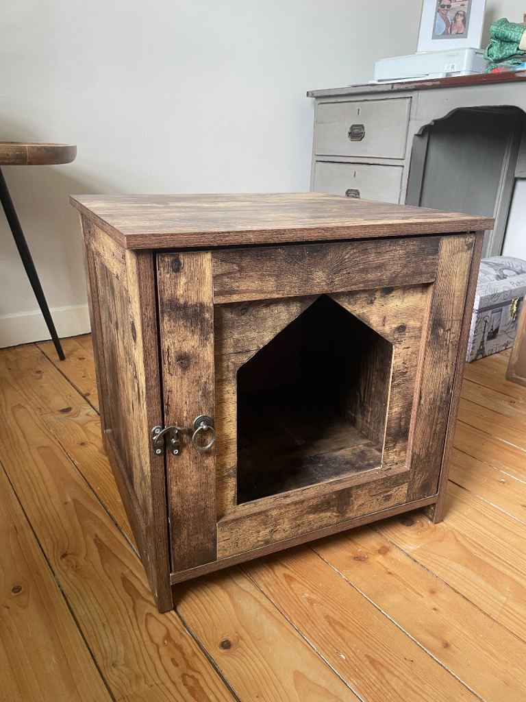 Wooden cat litter tray box