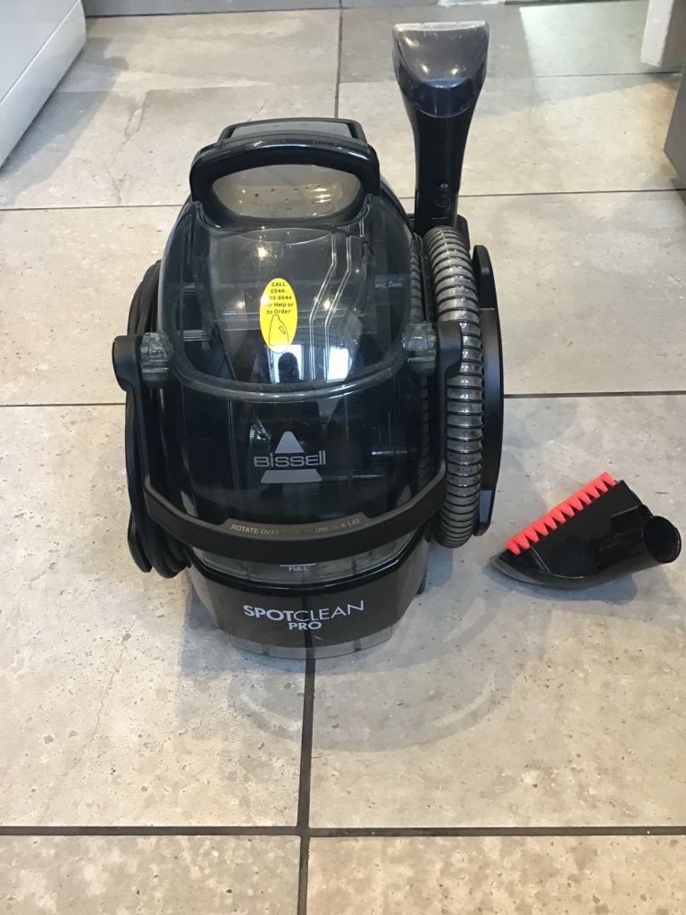 Carpet shampoo machine