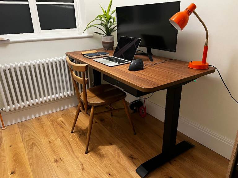 Desktronic Standing Desk 138 x 68cm As New Condition