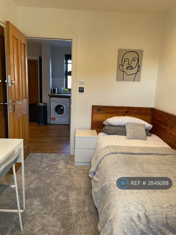 1 bedroom in Heyford Road, Mitcham, CR4 (#2849288)