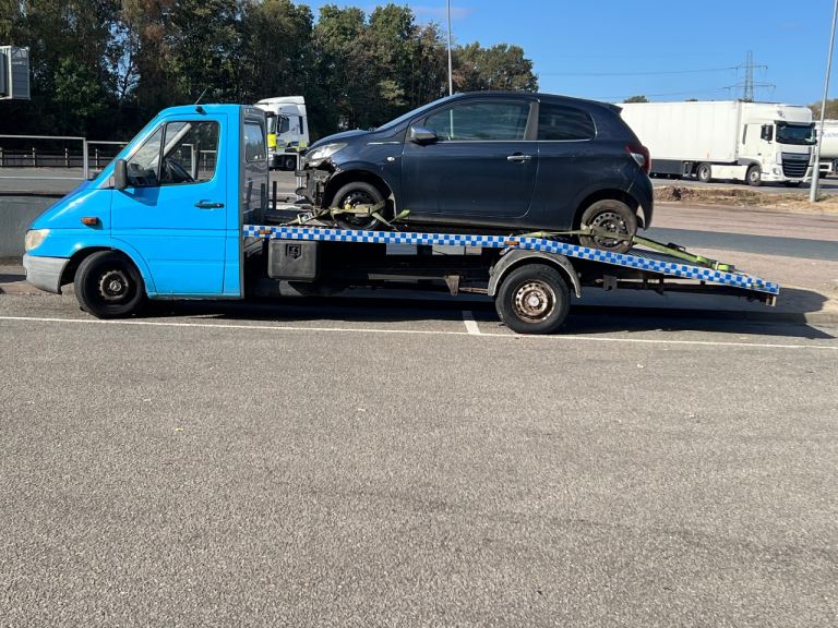 Mercedes-Benz 311 CDI Recovery truck 