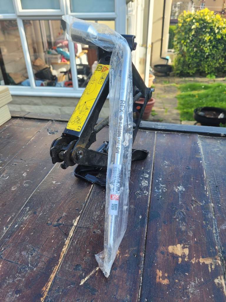 Ford scissor jack and wheel brace