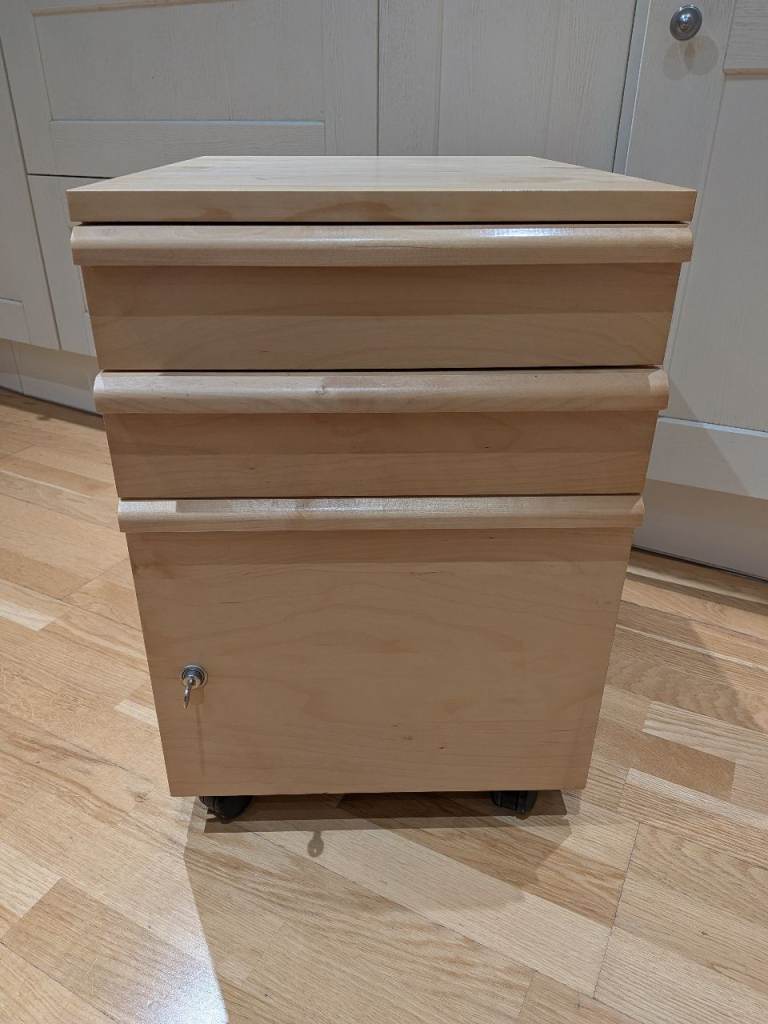 Lockable filing cabinet 