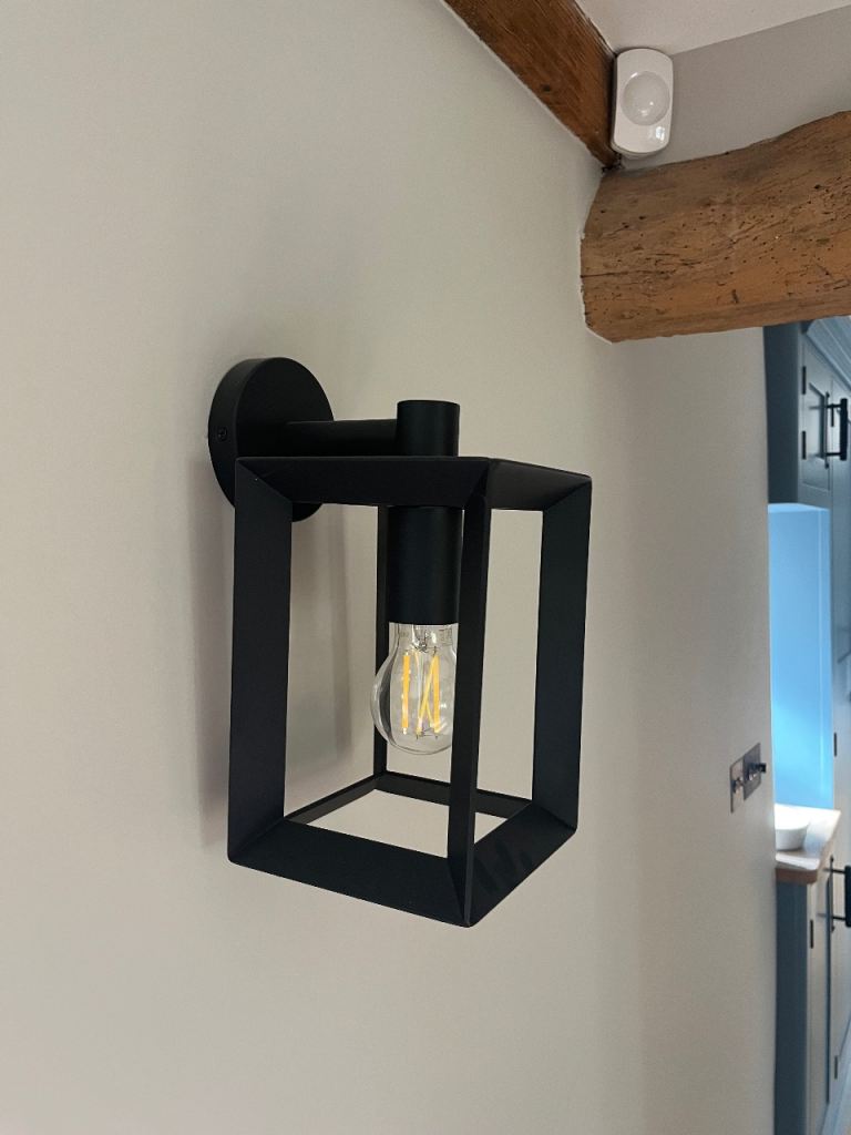 Modern Black Metal Wall Light Fitting with Bulb