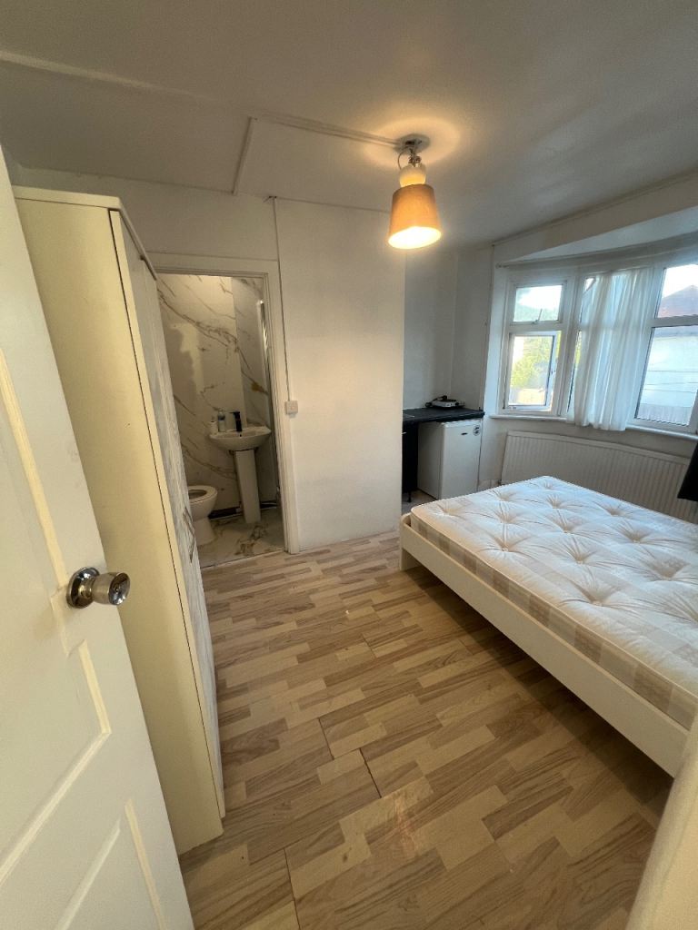 Stunning Studio flat NW10 DSS