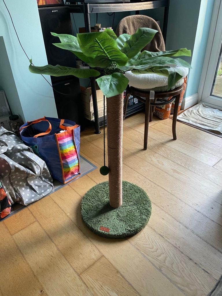 Palm Tree Cat Scratching Post – Like New – £10 