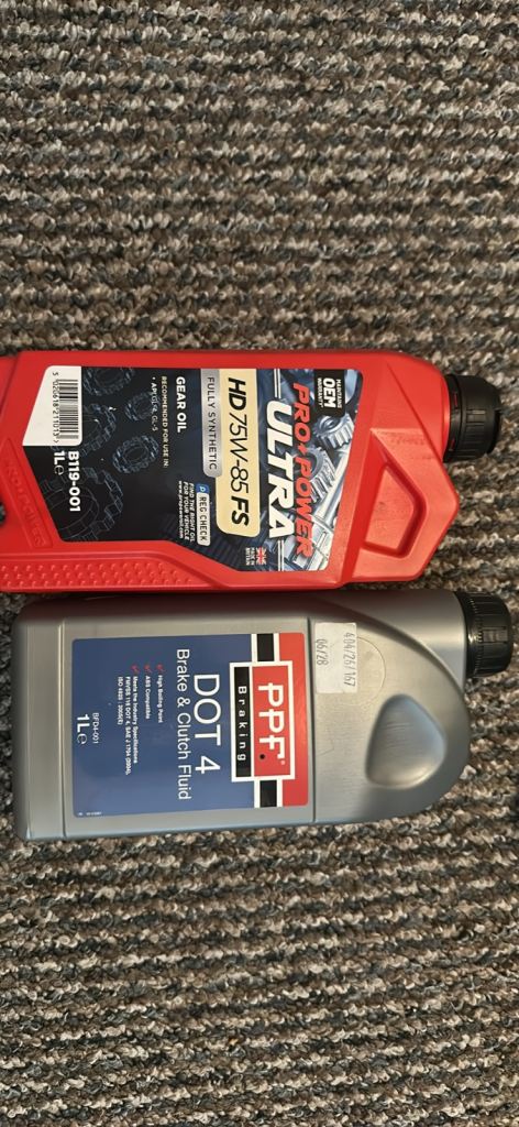DOT 4 break fluid/ clutch fluid AND HD75W-85 FS gear oil