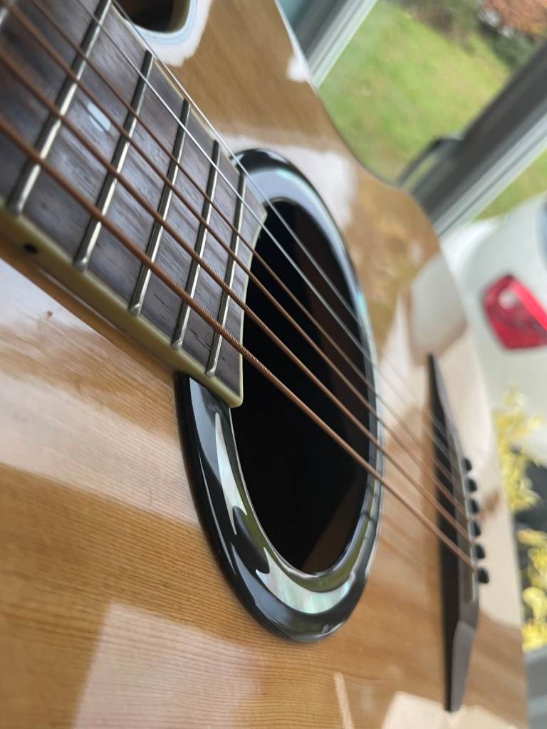 YAMAHA APX500II electro-acoustic guitar with case