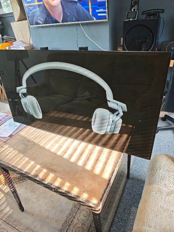 Large Glass Desk Top / Hanging Picture – Headphones Design