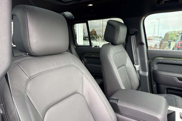 2025 Land Rover Defender 110 3.0 D250 MHEV X-Dynamic HSE Auto 4WD Euro 6 (s/s) 5dr SUV Automatic