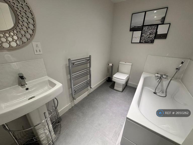 4 bedroom house in Wentworth Drive, Weldon, NN17 (4 bed) (#2650262)