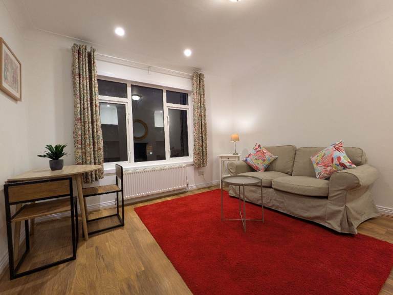 One bed flat in Coltbridge Roseburn Murrayfield 