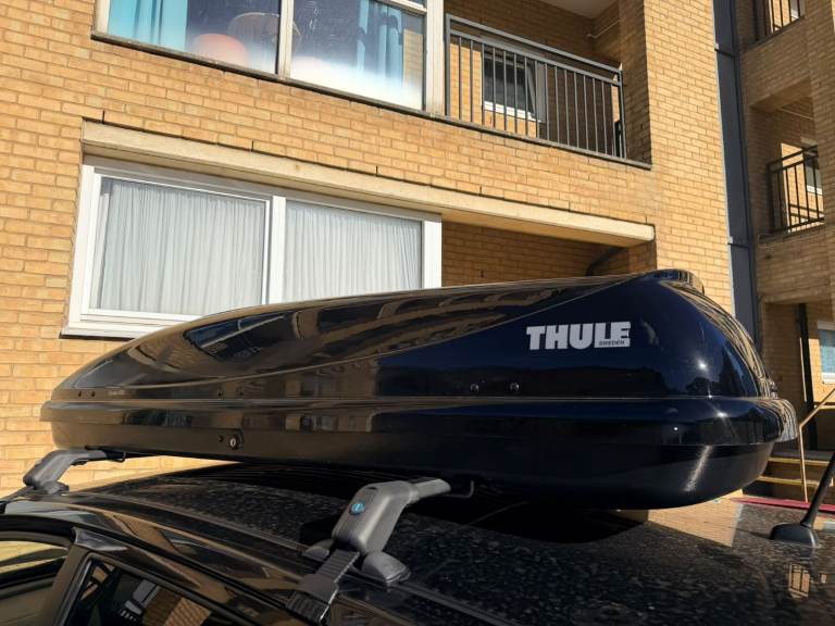 Thule Ocean 600 roof box + extra roof bars, £190