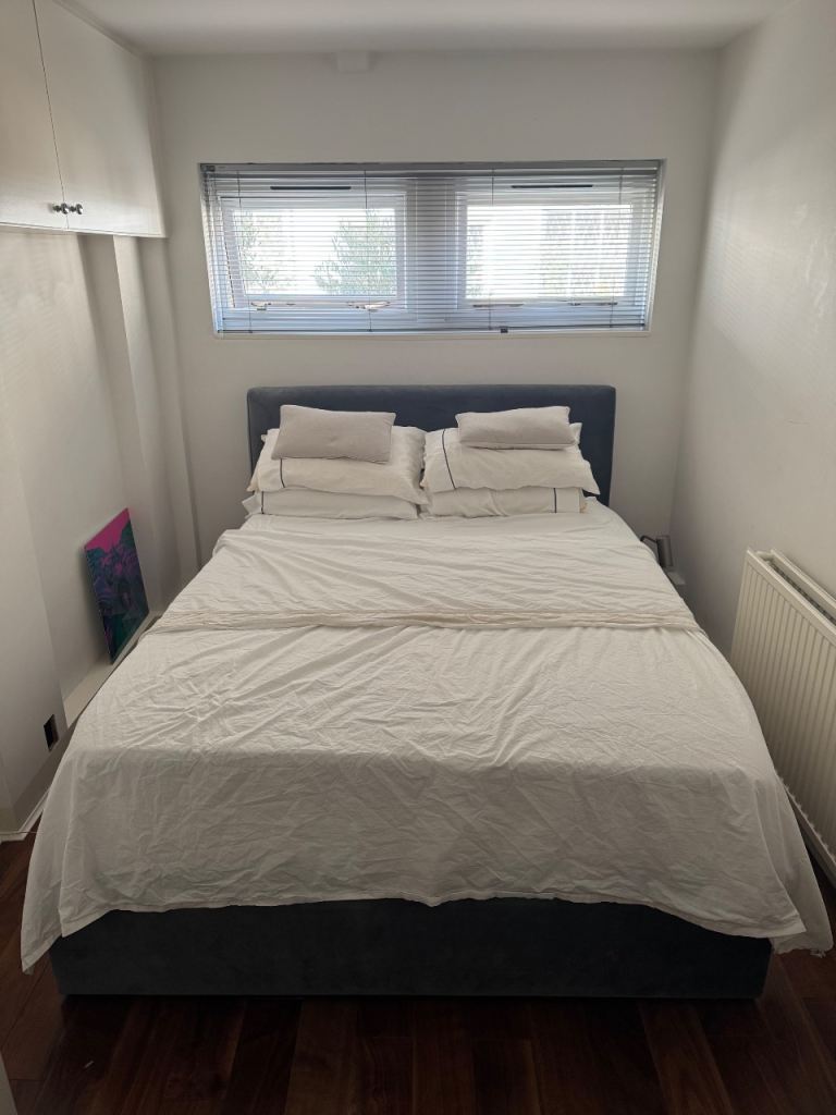 UK King size Bed 150x200 with Mattress + Inofia Topper– Good Condition
