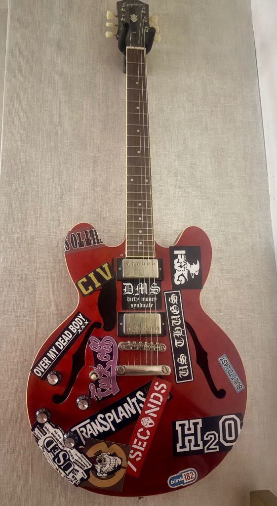 Left handed Epiphone ES-335 with Blink182 Tom Delonge sticker set
