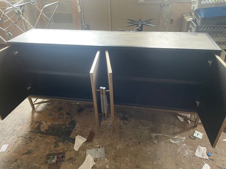 Side board 