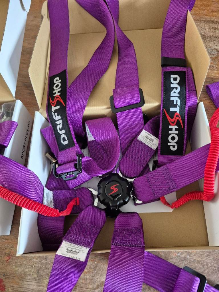 2x 6 point race harnesses