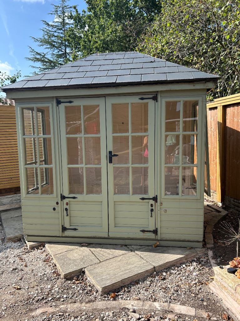 Garden Summer House / Shed – Good Condition