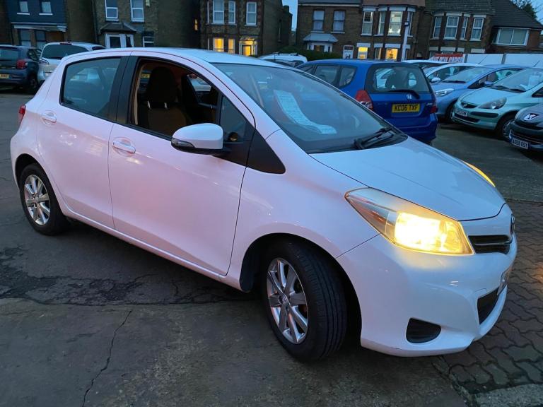 2013 Toyota Yaris 1.33 VVT-i TR 5dr Multidrive S HATCHBACK Petrol Manual
